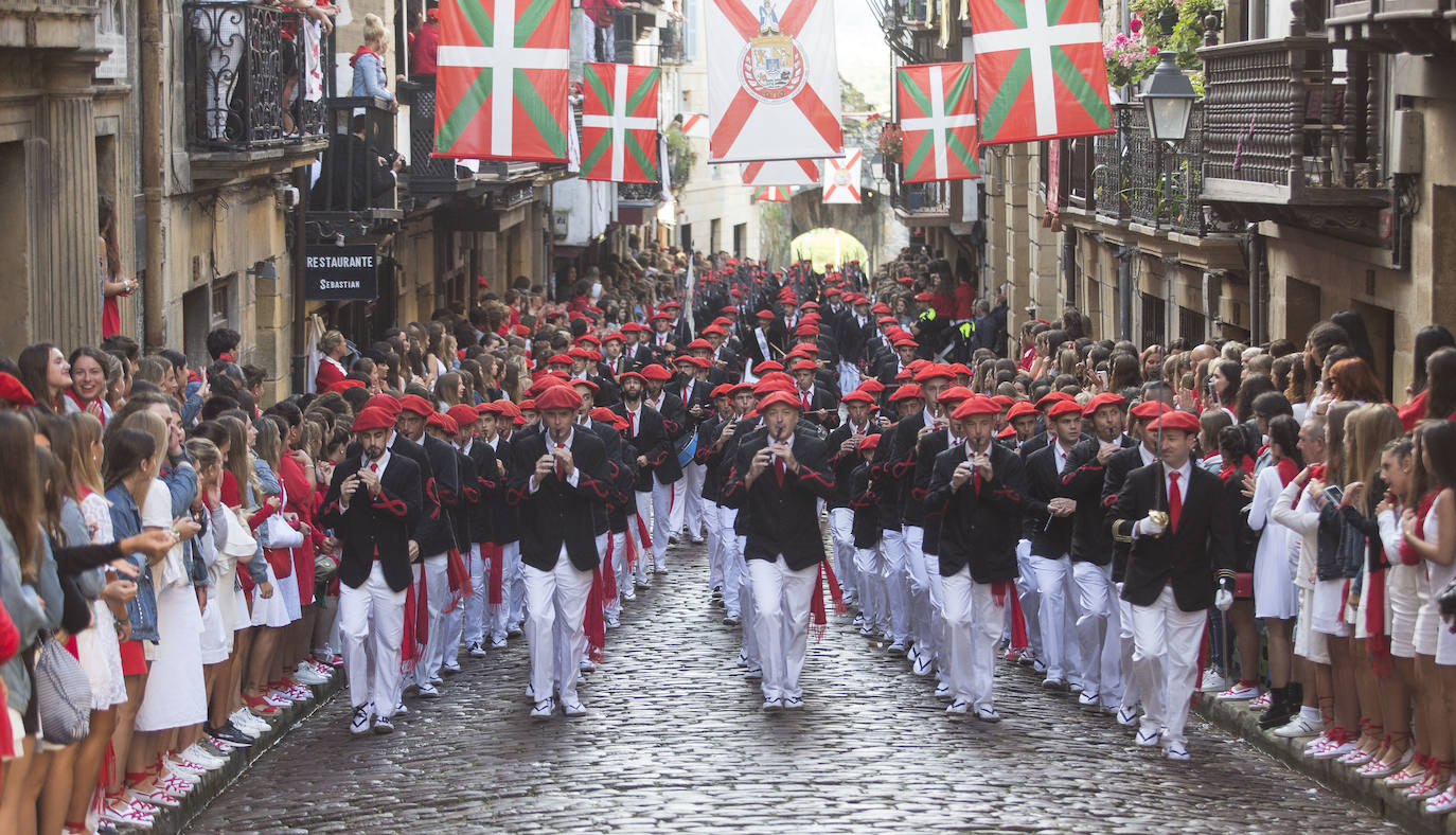 Fotos: Hondarribia se vuelca con el Alarde
