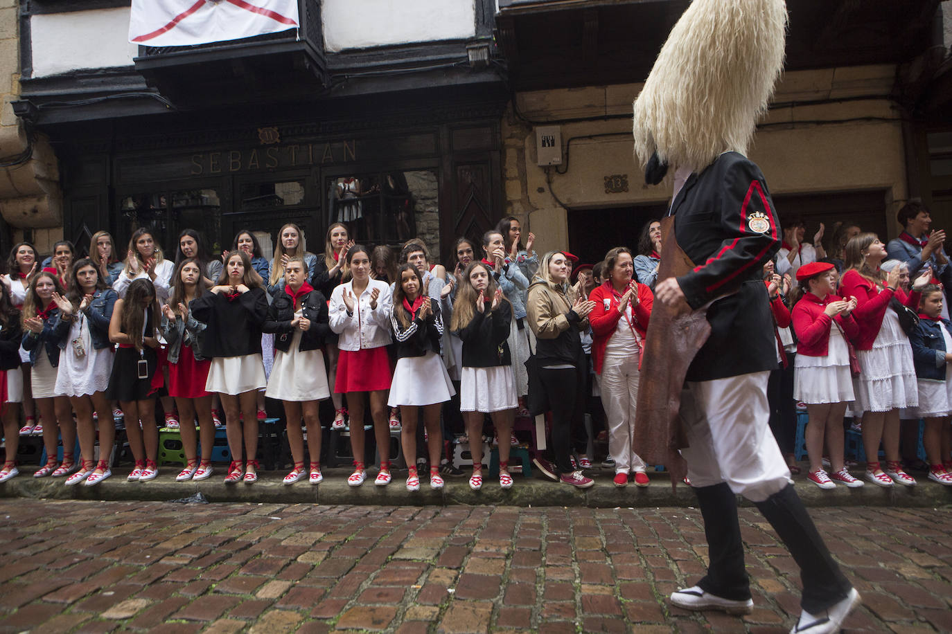 Fotos: Hondarribia se vuelca con el Alarde