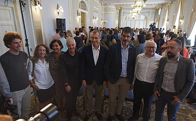 Insausti, Garmendia, Larraza, Otamendi, Olano, Goia, Rebordinos e Itxaso, durante la presentación en el Hotel de Londres. 