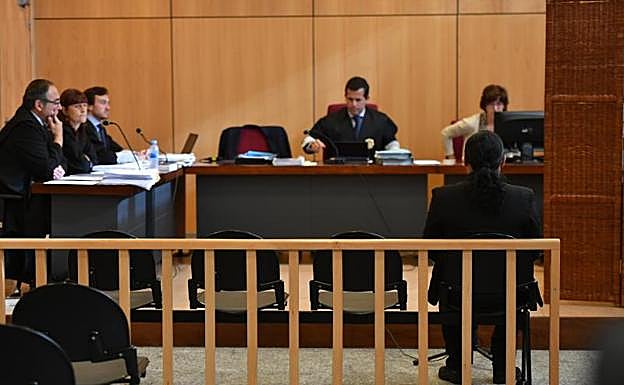 El acusado en la primera sesión del juicio celebrado en San Sebastián.