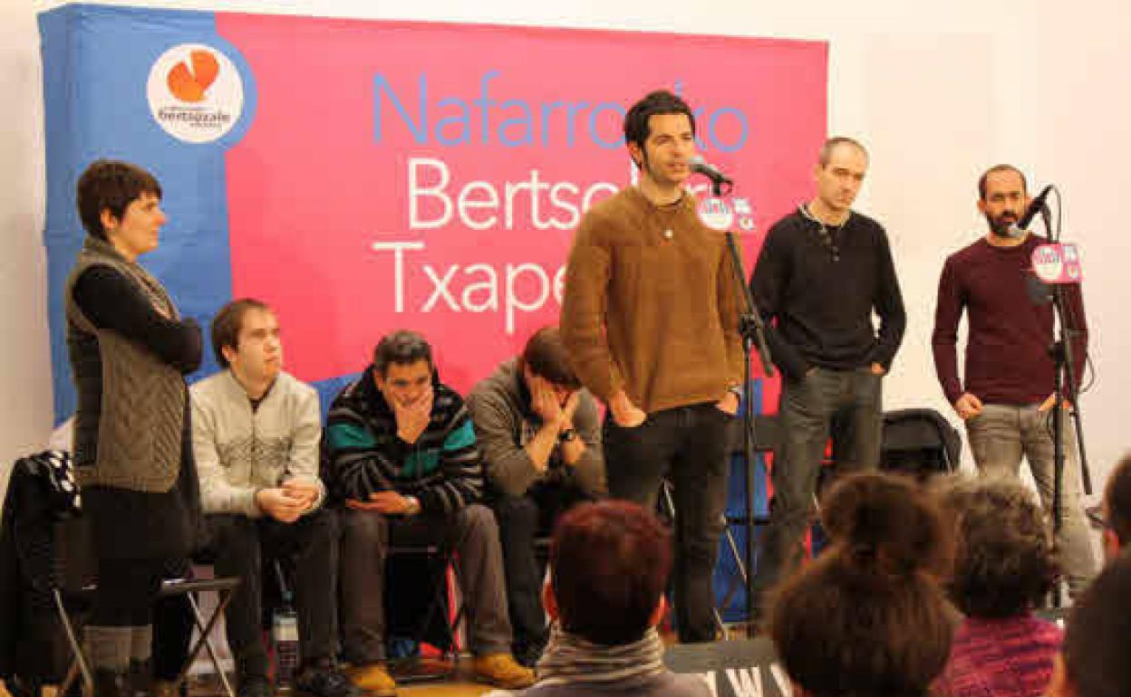 Jon Barberena bertsolari eta idazlea zendu da
