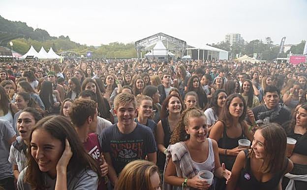 La música se cuela en el hipódromo con conciertos durante toda la noche