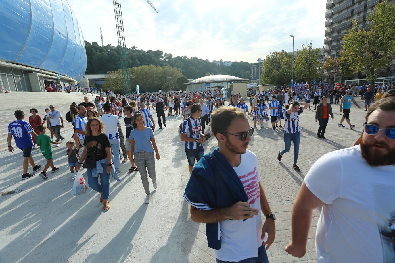 Expectación entre los aficionados de la Real Sociedad por conocer y estrenar el nuevo Reale Arena