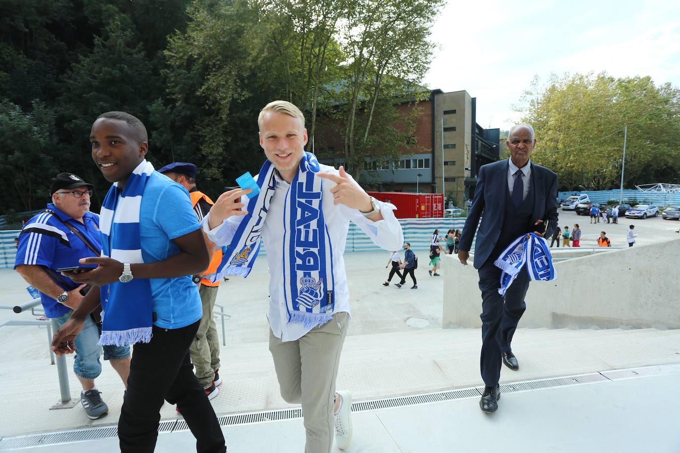 Expectación entre los aficionados de la Real Sociedad por conocer y estrenar el nuevo Reale Arena