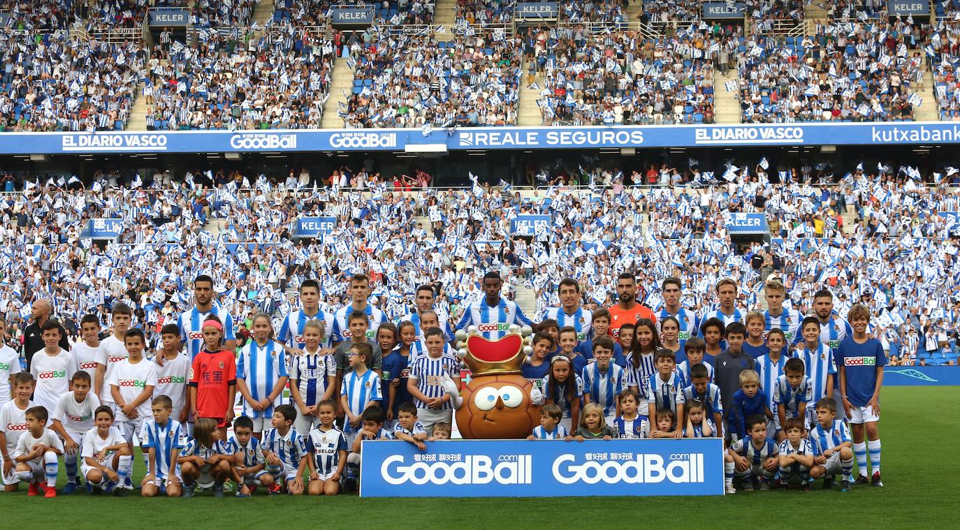Expectación entre los aficionados de la Real Sociedad por conocer y estrenar el nuevo Reale Arena