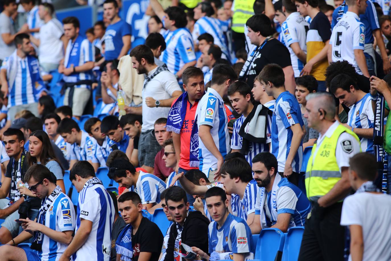 Expectación entre los aficionados de la Real Sociedad por conocer y estrenar el nuevo Reale Arena