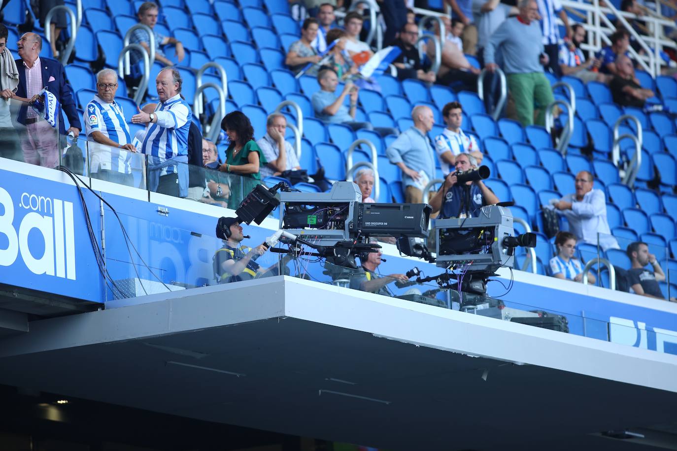 Expectación entre los aficionados de la Real Sociedad por conocer y estrenar el nuevo Reale Arena