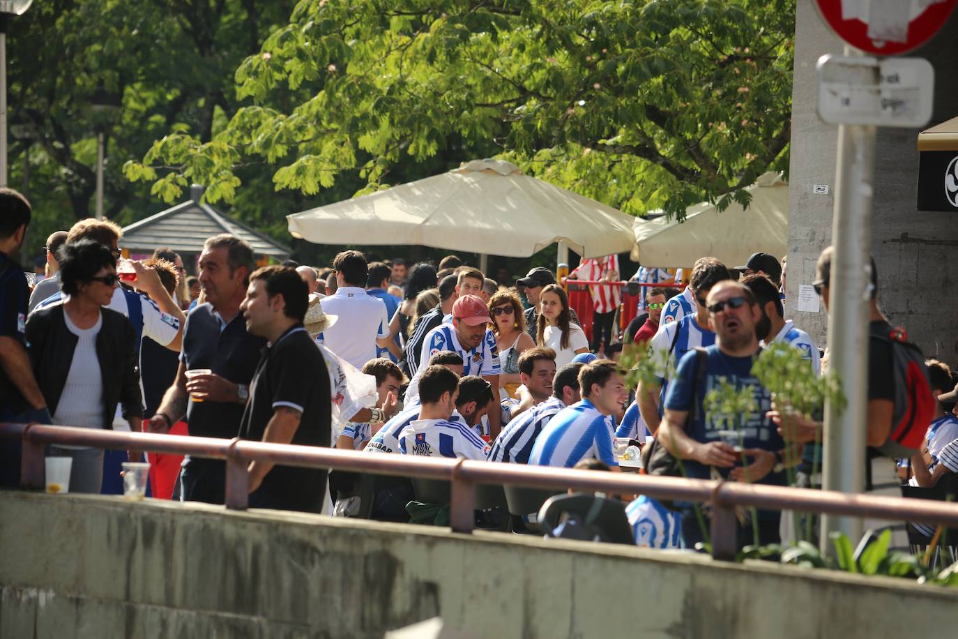 Expectación entre los aficionados de la Real Sociedad por conocer y estrenar el nuevo Reale Arena