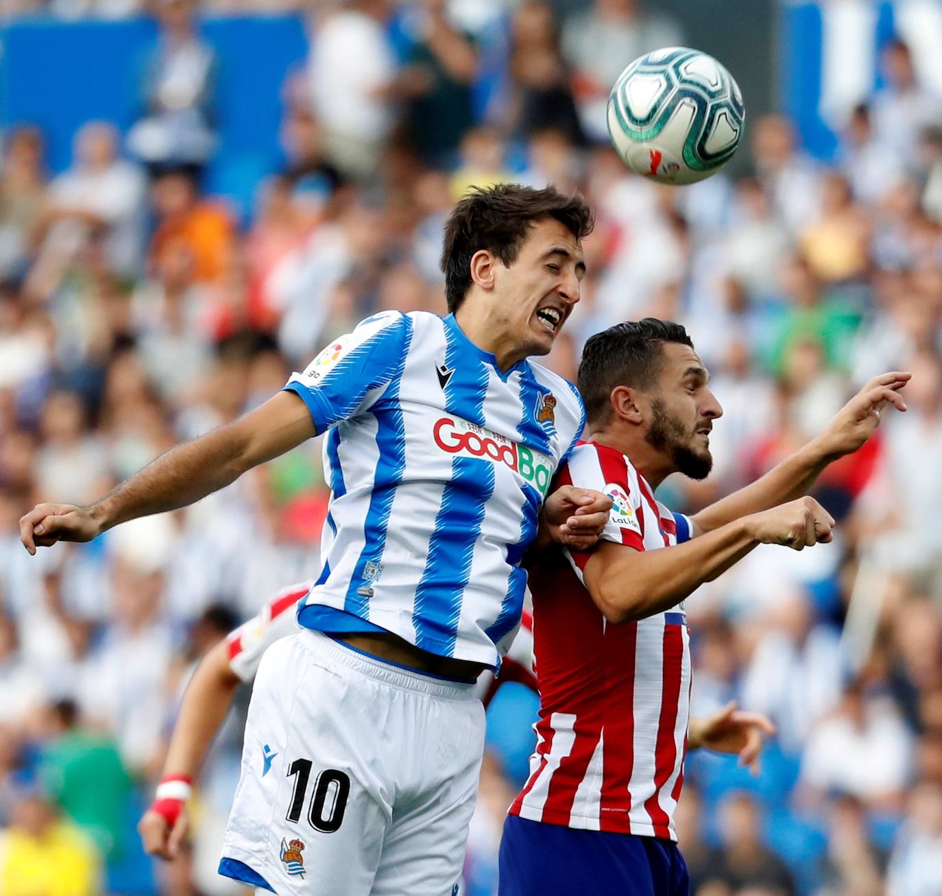 Gran ambiente en el estreno de la Real esta temporada en Anoeta