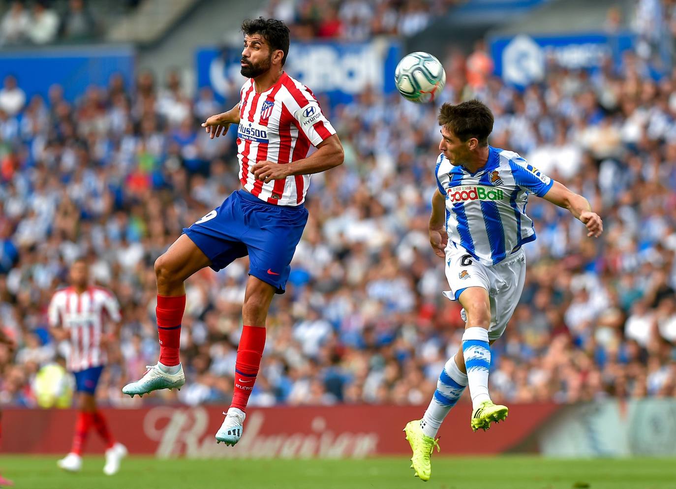 Gran ambiente en el estreno de la Real esta temporada en Anoeta