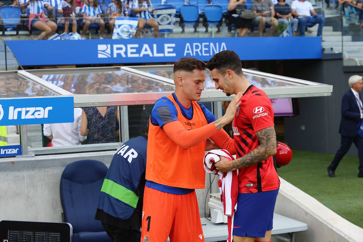 Gran ambiente en el estreno de la Real esta temporada en Anoeta