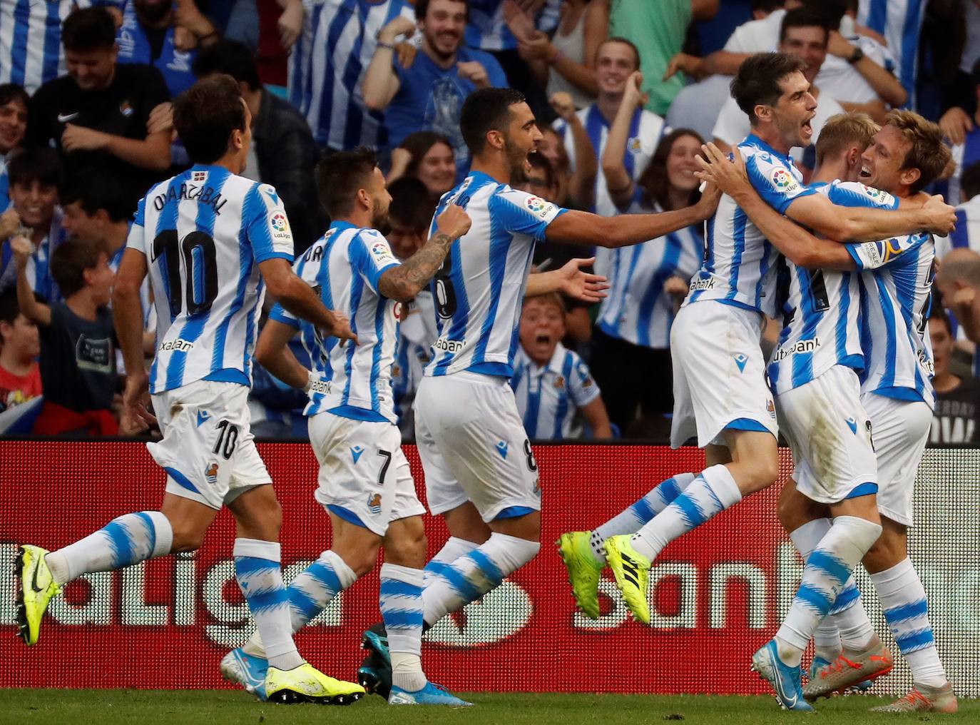 Gran ambiente en el estreno de la Real esta temporada en Anoeta