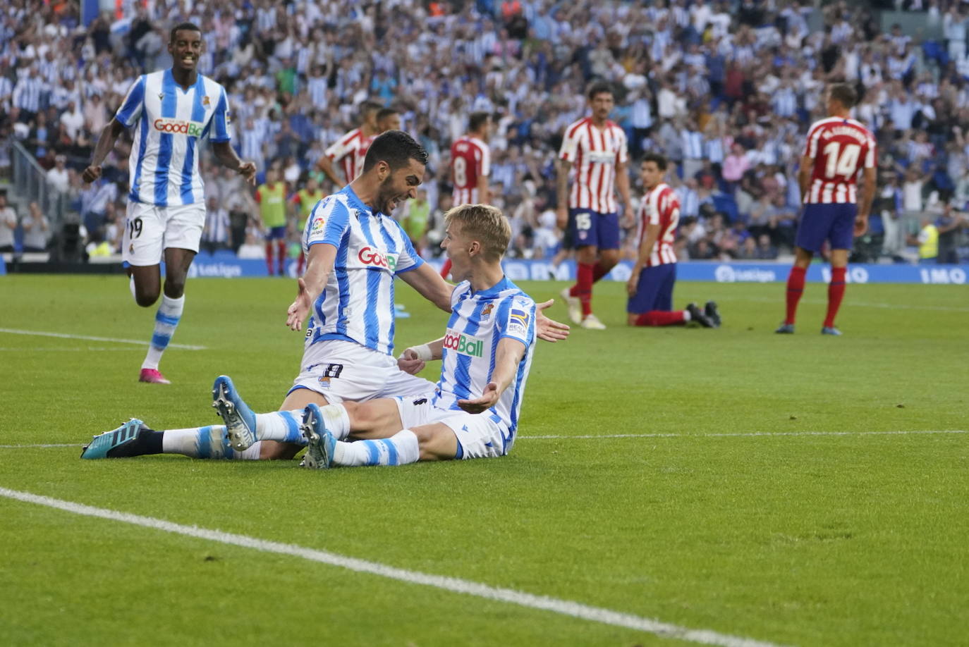 Gran ambiente en el estreno de la Real esta temporada en Anoeta