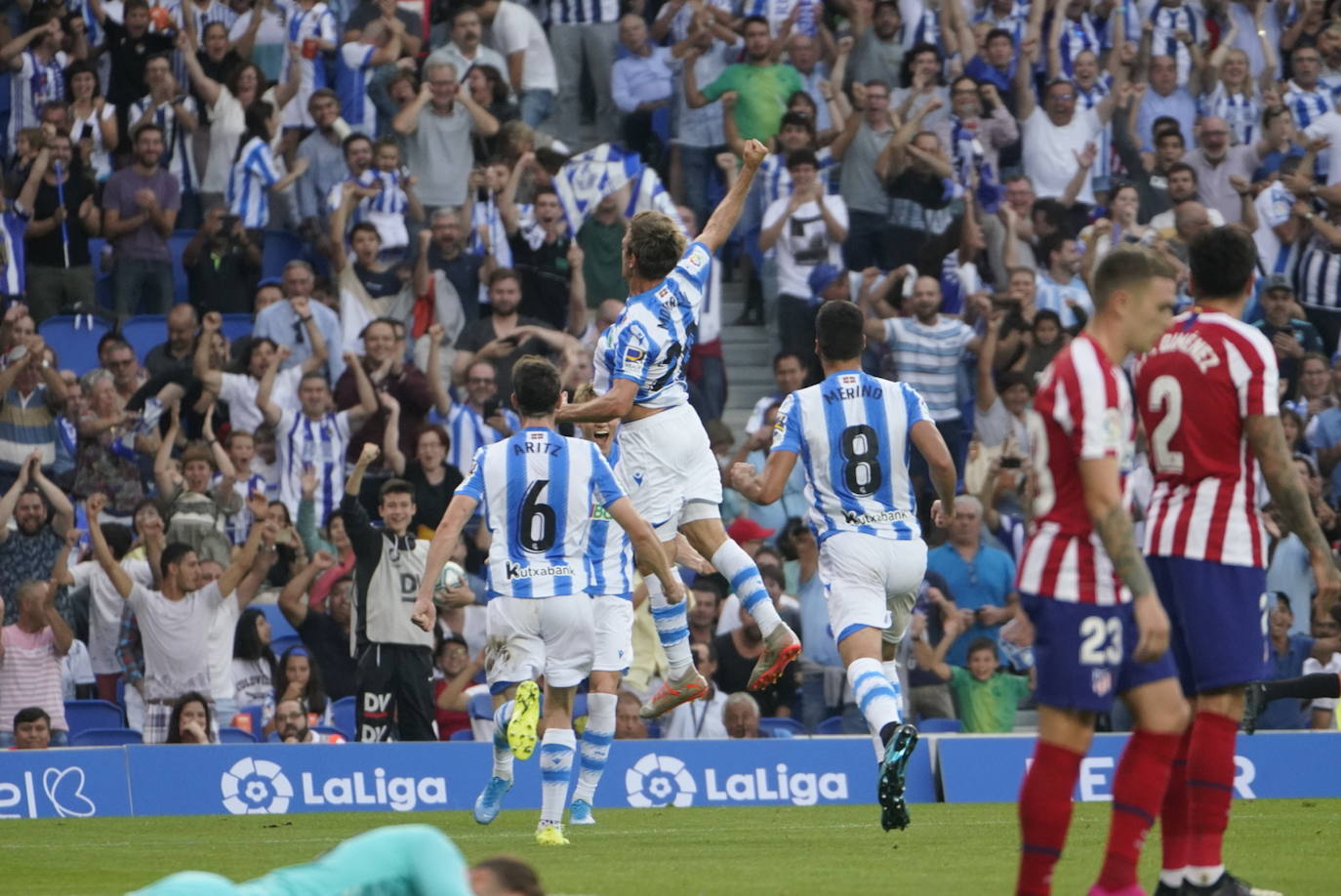 Gran ambiente en el estreno de la Real esta temporada en Anoeta