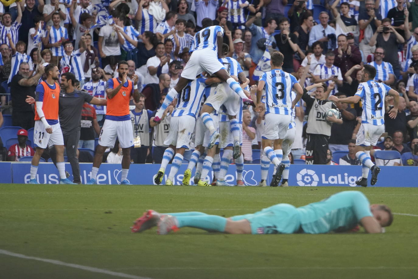 Gran ambiente en el estreno de la Real esta temporada en Anoeta