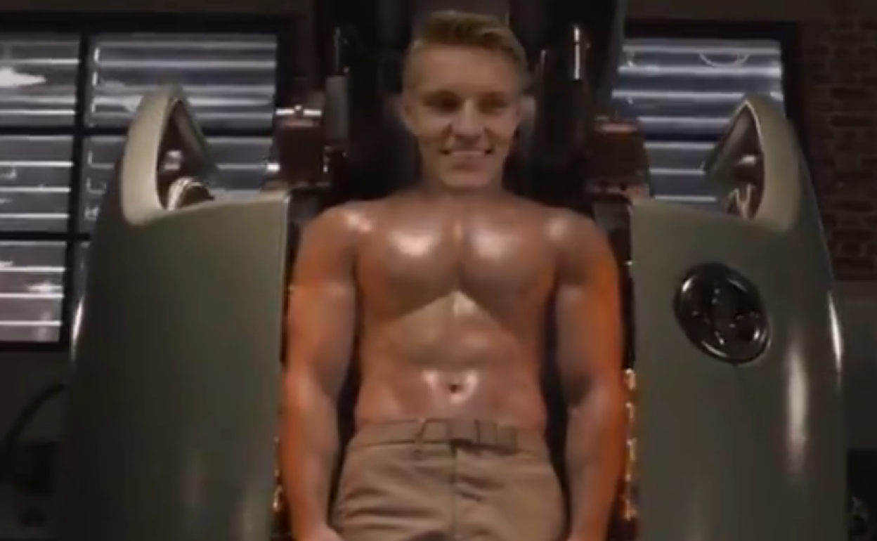 El cambio físico de Odegaard en una parodia de la televisión noruega. 