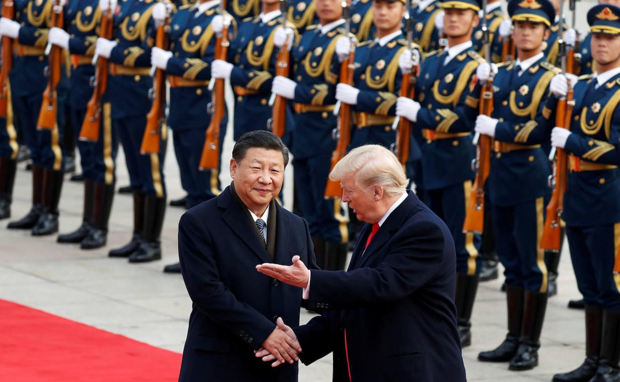 El presidente de China, Xi Jinping, junto al de Estados Unidos, Donald Trump, en una imagen de archivo.