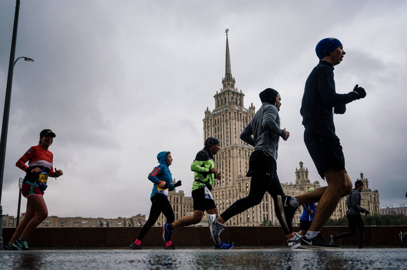 El Maratón de Moscú reunió a miles de runners que descubrieron la capital rusa de una forma diferente.