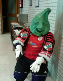 Imagen secundaria 2 - Bitorianotxo, protagonista de la fiestas en Bergara; La gallina ha bajado por primera vez en Alkiza y Gizon Piku hace referencia al apodo de los legorretarras.