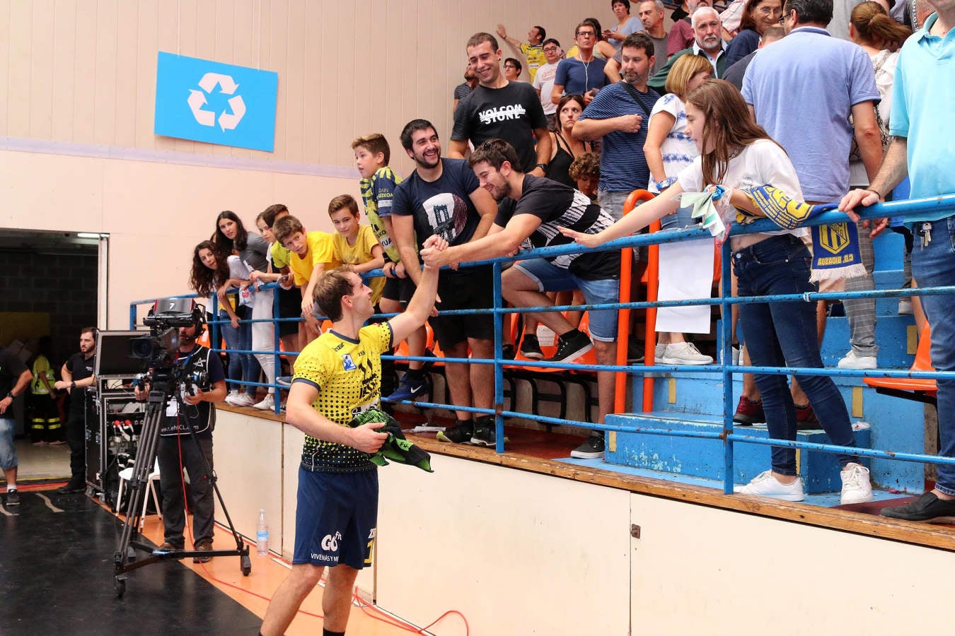 El Bidasoa-Irun remonta a los macedonios y siguen invictos