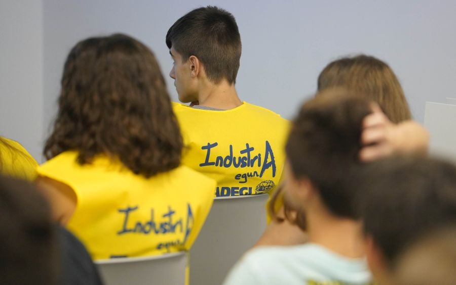 Los jóvenes guipuzcoanos han visitados diversas empresas industriales del territorio. 