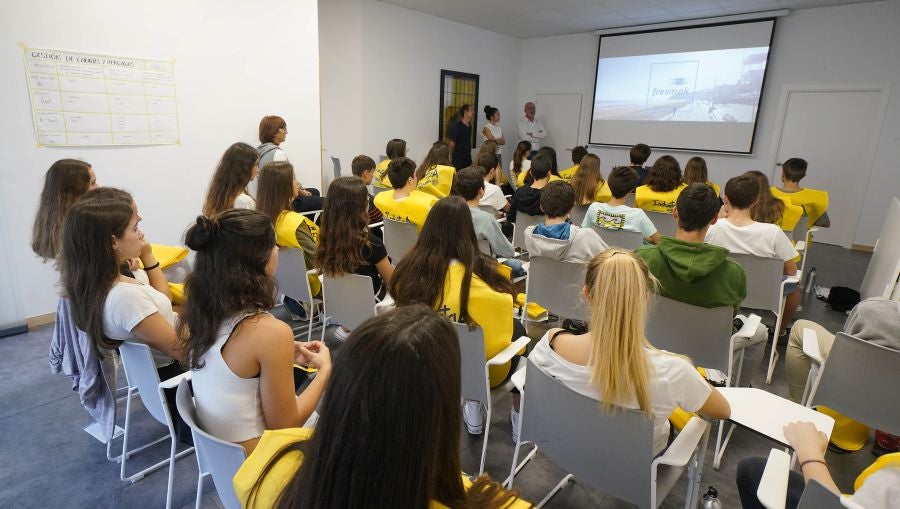 Los jóvenes guipuzcoanos han visitados diversas empresas industriales del territorio. 