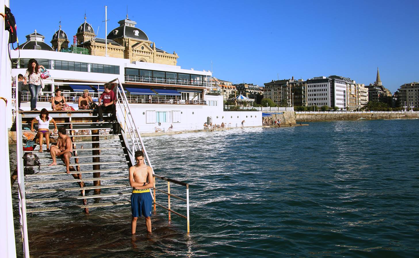 Las condiciones se dejaron sentir en todo el litoral guipuzcoano, y en San Sebastián, como siempre, dejaron momentos espectaculares.