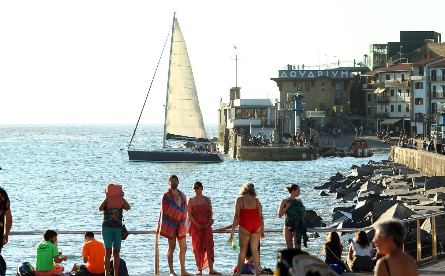Las condiciones se dejaron sentir en todo el litoral guipuzcoano, y en San Sebastián, como siempre, dejaron momentos espectaculares.