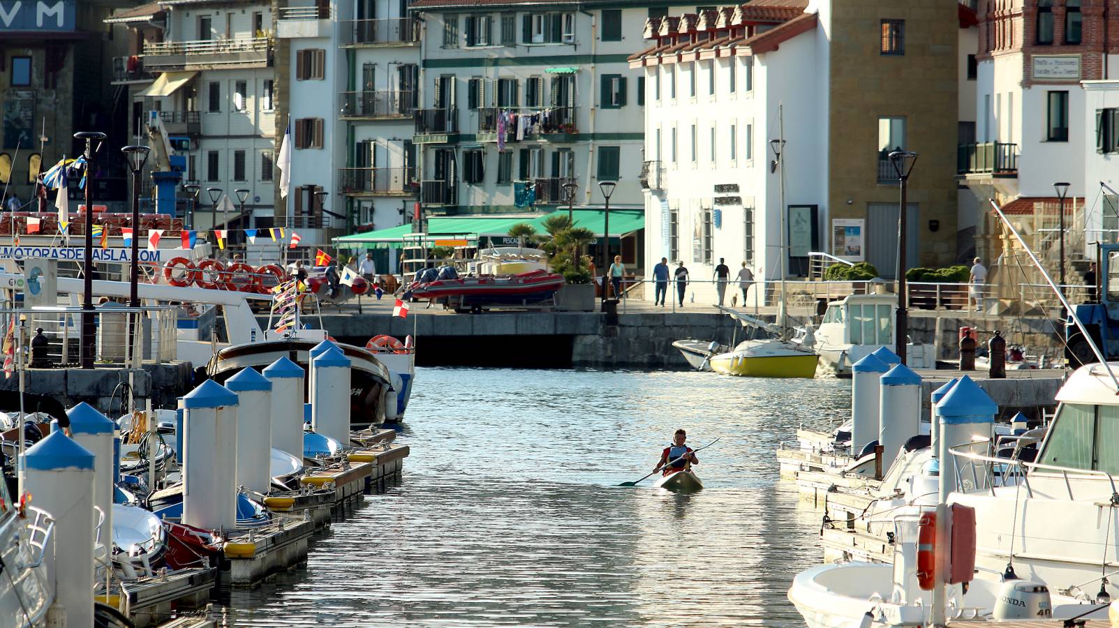 Las condiciones se dejaron sentir en todo el litoral guipuzcoano, y en San Sebastián, como siempre, dejaron momentos espectaculares.