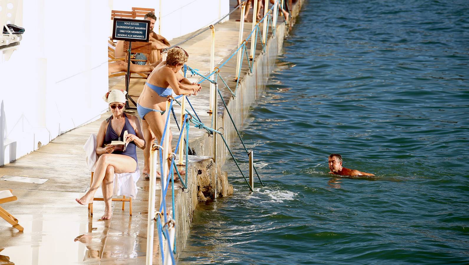 Las condiciones se dejaron sentir en todo el litoral guipuzcoano, y en San Sebastián, como siempre, dejaron momentos espectaculares.
