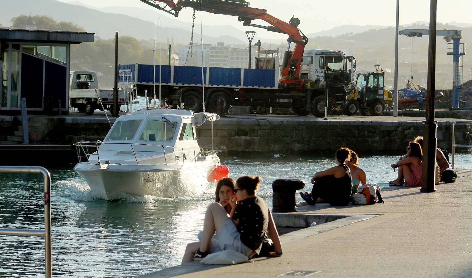 Las condiciones se dejaron sentir en todo el litoral guipuzcoano, y en San Sebastián, como siempre, dejaron momentos espectaculares.
