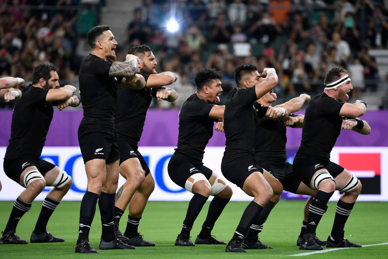 La selección de rugby de Nueva Zelanda ofrece en cada partido su espectáculo. La haka maravilla. 