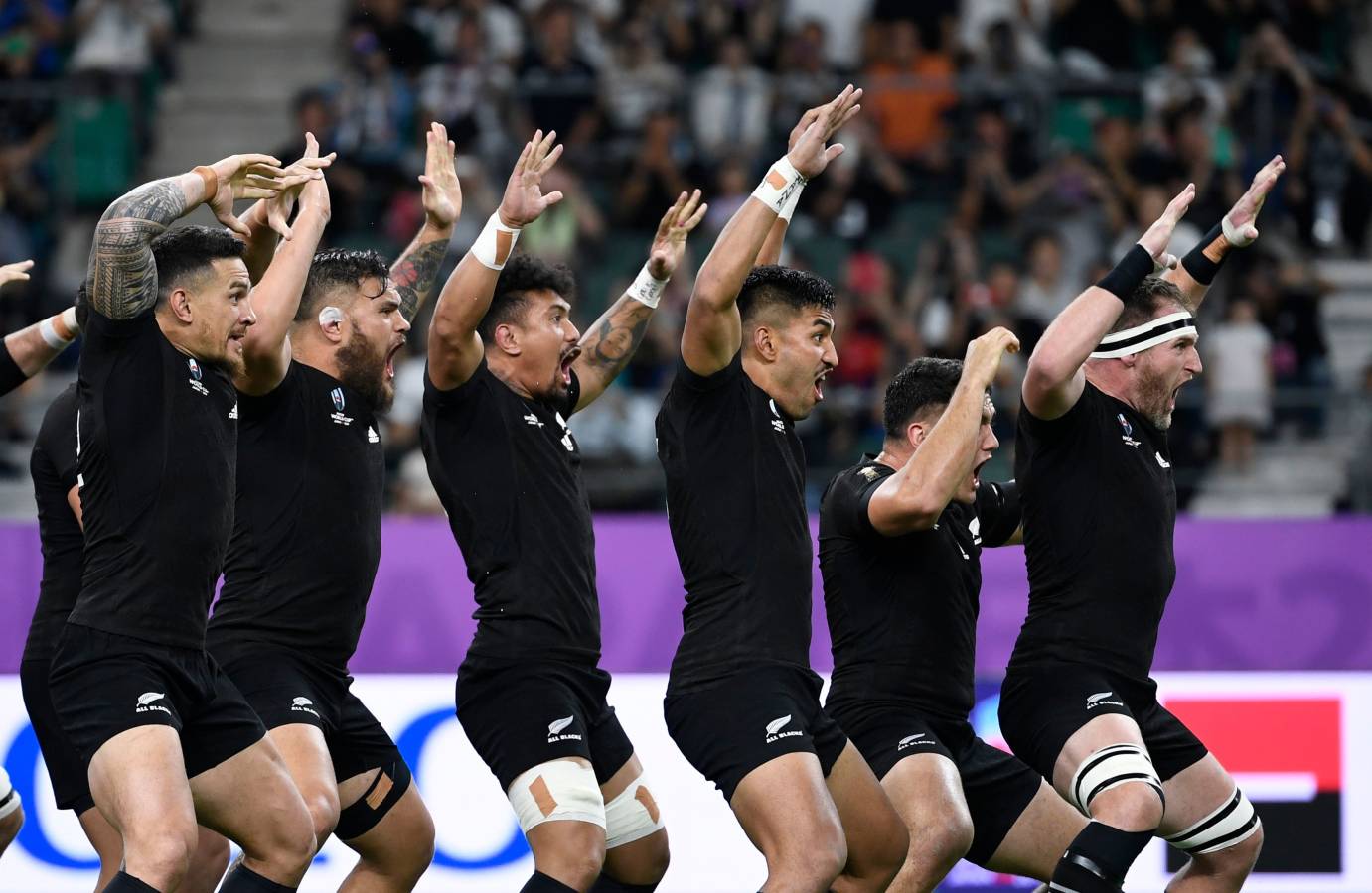 La selección de rugby de Nueva Zelanda ofrece en cada partido su espectáculo. La haka maravilla. 