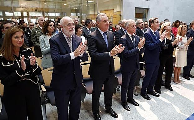 Imagen principal - El presidente del Tribunal Superior de Justicia del País Vasco, Juan Luis Ibarra, reclama una reforma integral del sistema de Justicia del Estado