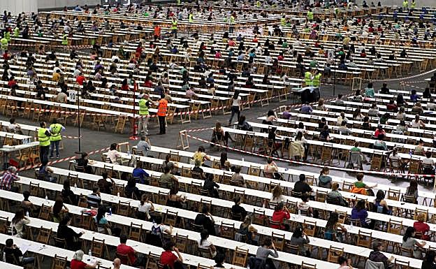 Participantes en una edición pasada de una OPE de Osakidetza