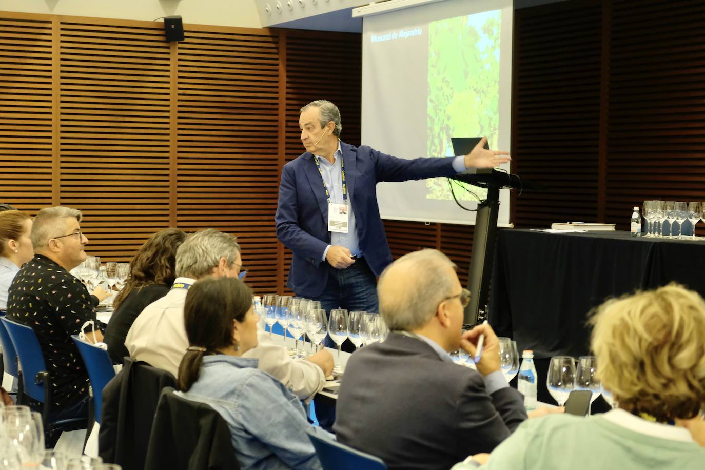 La influencia de Juan Sebastián Elcano en la tradición de la parrilla de Getaria, las palabras de Joan Roca, del tres estrellas Michelin El Celler de Can Roca (Girona), los hongos marinos descubiertos por el triestrellado Ángel León (Aponiente) o la reinvención de la tradición colombiana a cargo de Leonor Espinosa han destacado este martes en la segunda jornada de San Sebastian Gastronomika