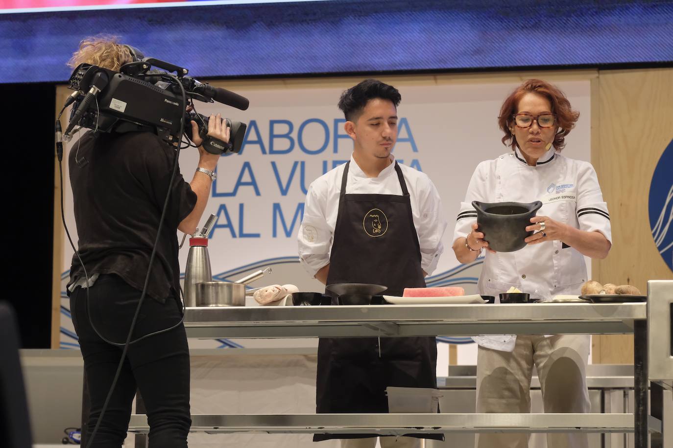 La influencia de Juan Sebastián Elcano en la tradición de la parrilla de Getaria, las palabras de Joan Roca, del tres estrellas Michelin El Celler de Can Roca (Girona), los hongos marinos descubiertos por el triestrellado Ángel León (Aponiente) o la reinvención de la tradición colombiana a cargo de Leonor Espinosa han destacado este martes en la segunda jornada de San Sebastian Gastronomika