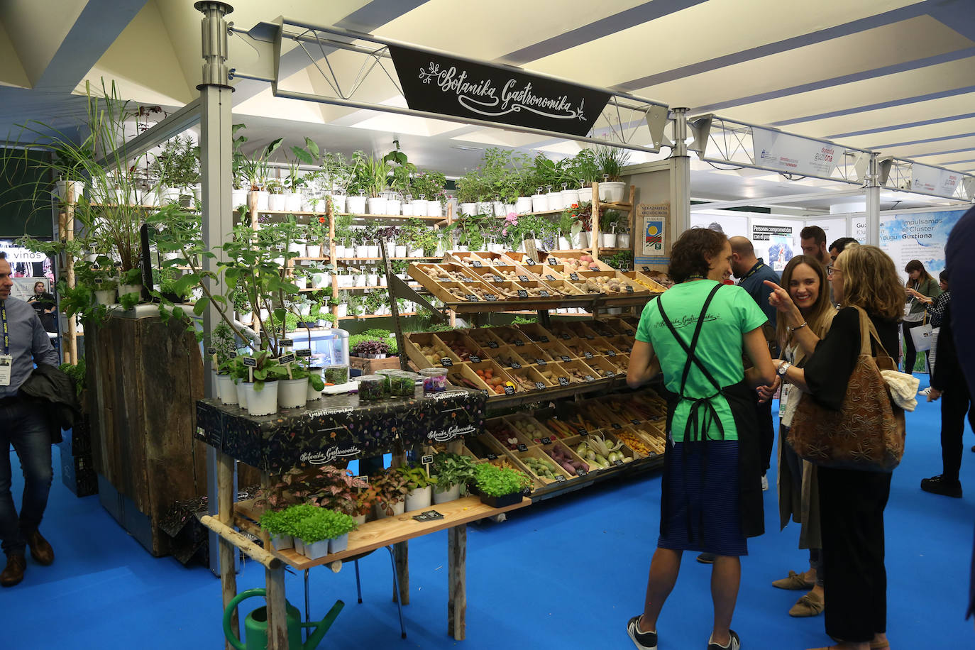 La influencia de Juan Sebastián Elcano en la tradición de la parrilla de Getaria, las palabras de Joan Roca, del tres estrellas Michelin El Celler de Can Roca (Girona), los hongos marinos descubiertos por el triestrellado Ángel León (Aponiente) o la reinvención de la tradición colombiana a cargo de Leonor Espinosa han destacado este martes en la segunda jornada de San Sebastian Gastronomika