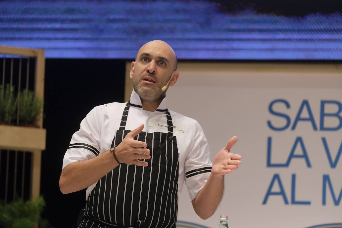 La influencia de Juan Sebastián Elcano en la tradición de la parrilla de Getaria, las palabras de Joan Roca, del tres estrellas Michelin El Celler de Can Roca (Girona), los hongos marinos descubiertos por el triestrellado Ángel León (Aponiente) o la reinvención de la tradición colombiana a cargo de Leonor Espinosa han destacado este martes en la segunda jornada de San Sebastian Gastronomika