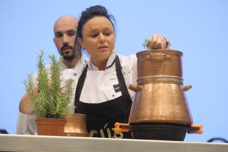 La influencia de Juan Sebastián Elcano en la tradición de la parrilla de Getaria, las palabras de Joan Roca, del tres estrellas Michelin El Celler de Can Roca (Girona), los hongos marinos descubiertos por el triestrellado Ángel León (Aponiente) o la reinvención de la tradición colombiana a cargo de Leonor Espinosa han destacado este martes en la segunda jornada de San Sebastian Gastronomika