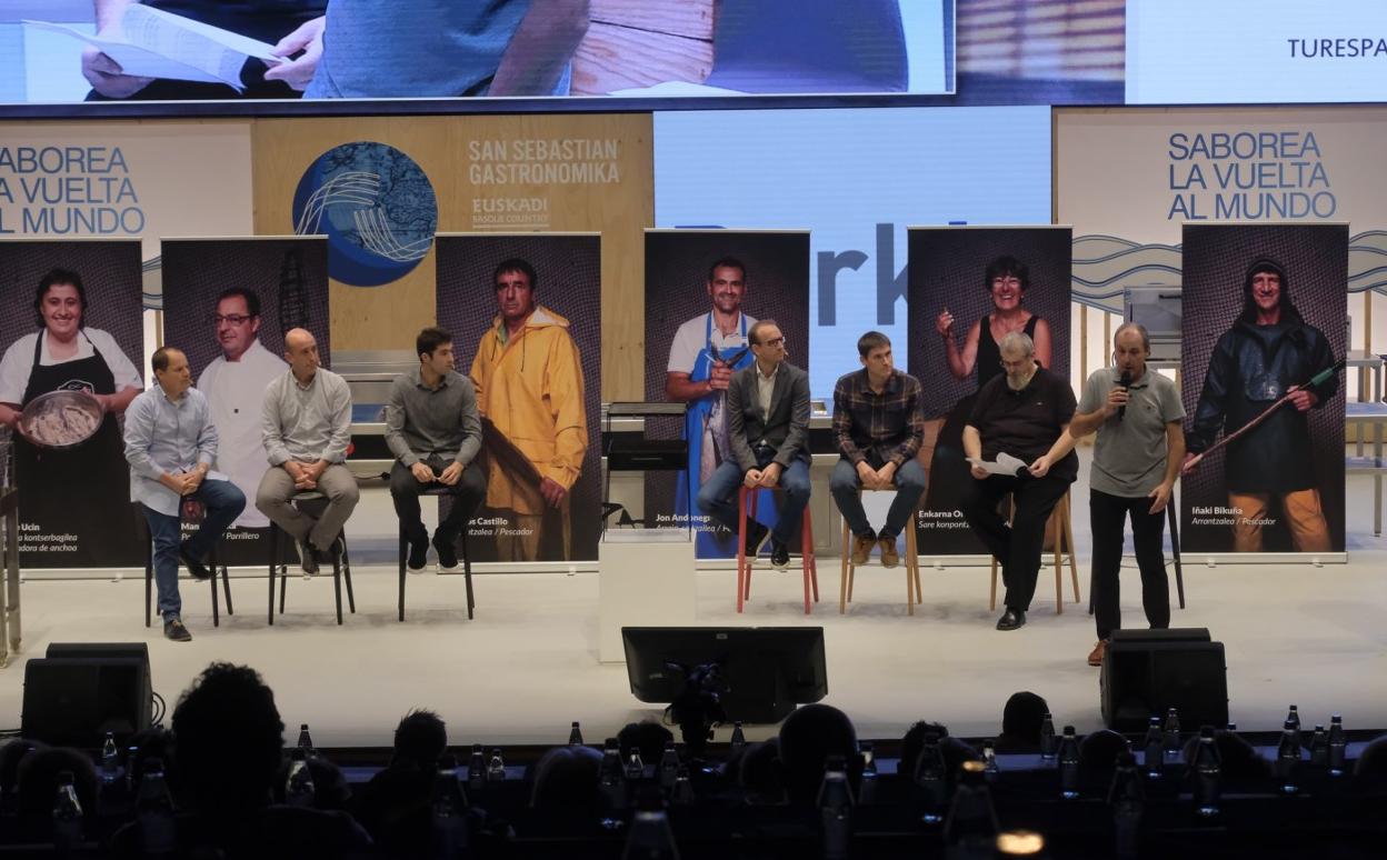 Getaria presentó ayer en el congreso la asociación de la Culinaria Marítima, con sus sus hosteleros y productores.