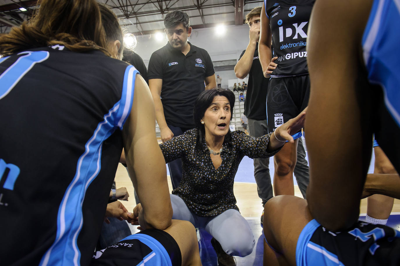 El campeón de Liga, el Girona, no da opción al IDK Gipuzkoa, que sigue sin estrenarse. Perdió este miércoles 45-67 en el Gasca.