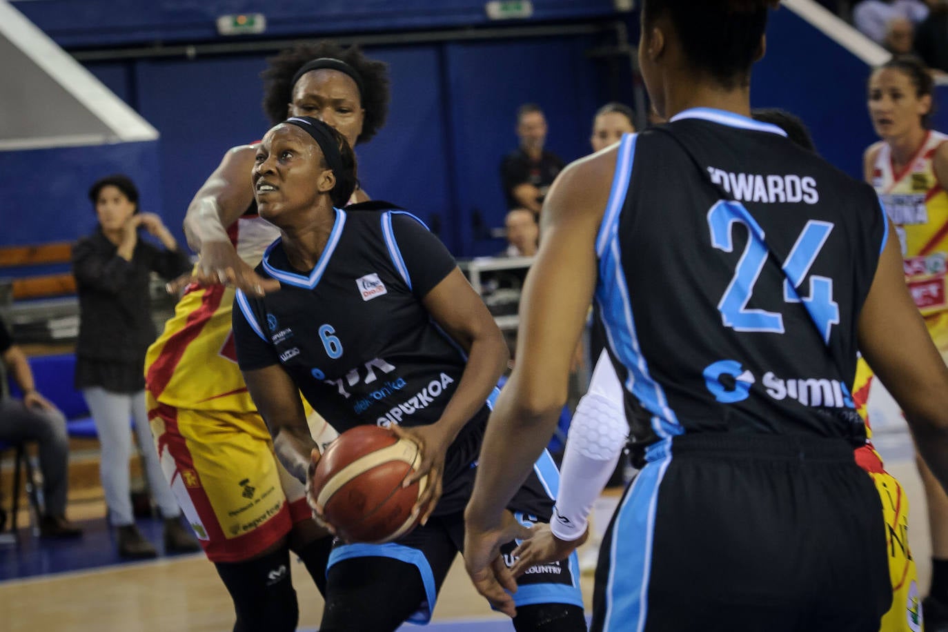 El campeón de Liga, el Girona, no da opción al IDK Gipuzkoa, que sigue sin estrenarse. Perdió este miércoles 45-67 en el Gasca.