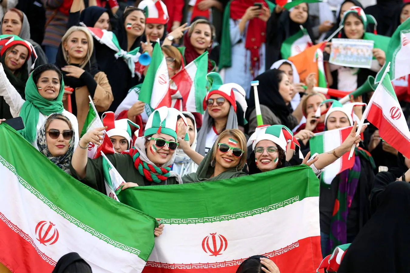 Las mujeres de Irán ya han logrado presenciar en directo un partido de su selección nacional. Hasta ahora no podían hacerlo. Un paso más. 