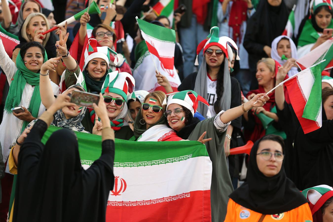 Las mujeres de Irán ya han logrado presenciar en directo un partido de su selección nacional. Hasta ahora no podían hacerlo. Un paso más. 