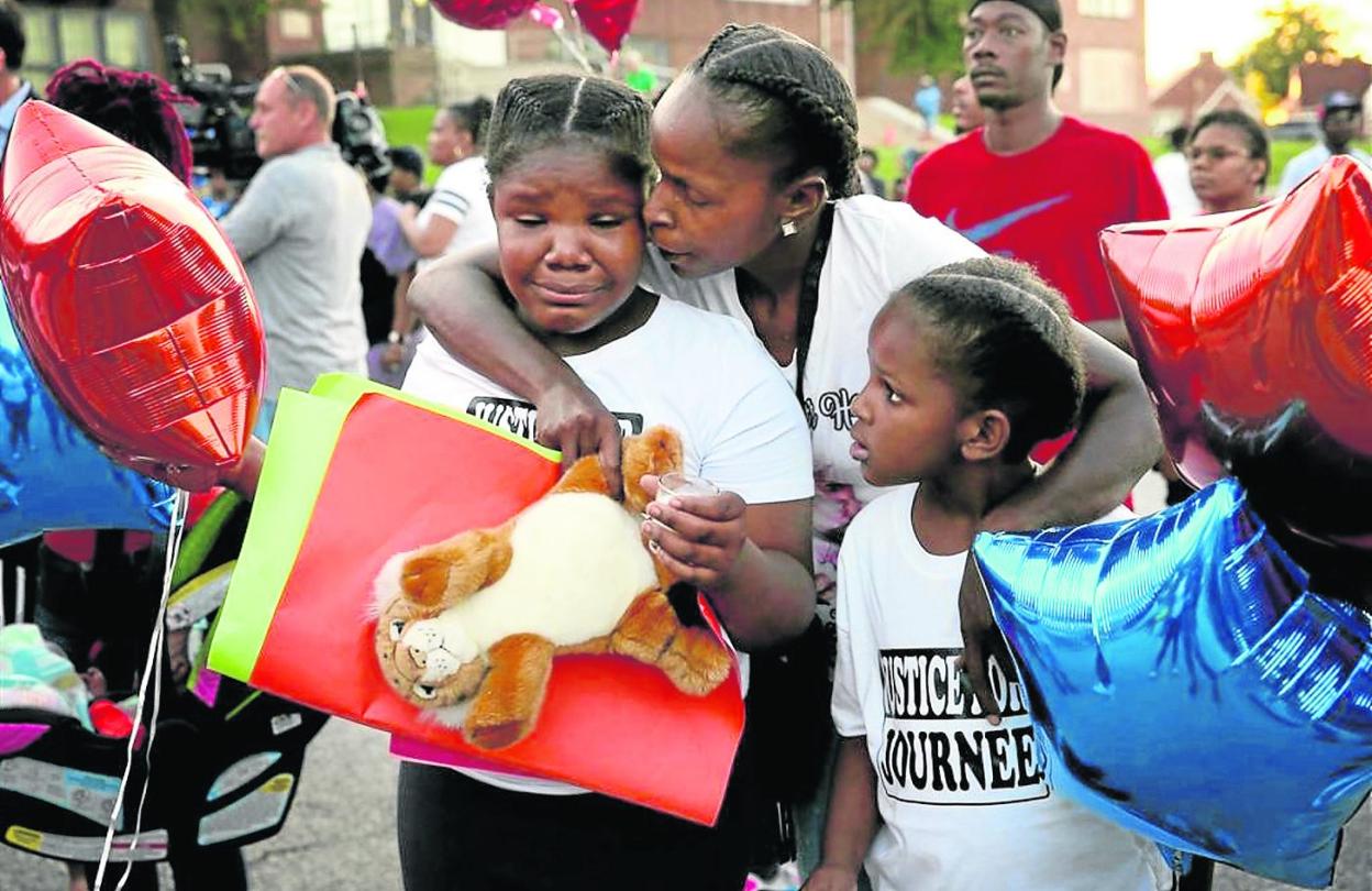 Emoción en las protestas por la muerte de Jurnee Thompson, 8 años, asesinada en agosto por una bala perdida.