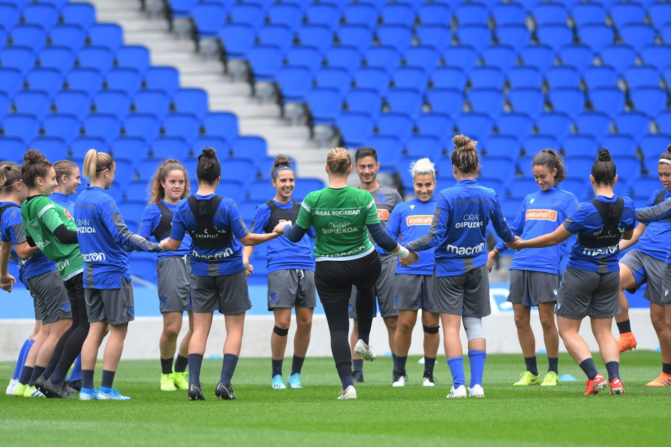 Las de Gonzalo Arconada se han ejercitado en el estadio en la última sesión preparatoria del derbi del domingo ante el Athletic