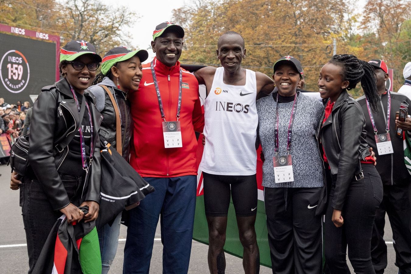 El atleta keniata Eliud Kipchge consiguió la victoria en esta carrera no oficial con un tiempo de 1:59:40 