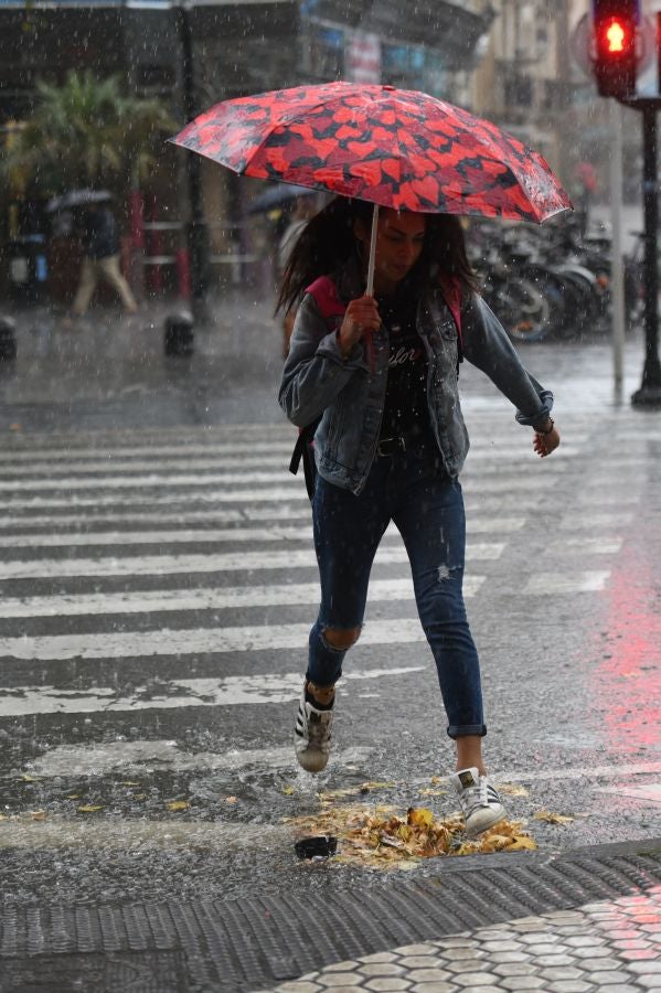 Fotos: Chaparrón de mediodía