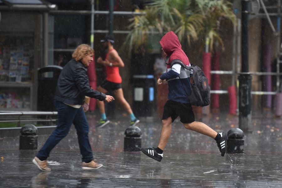 Fotos: Chaparrón de mediodía